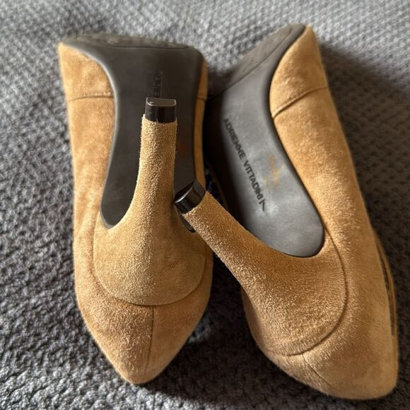 Adrienne Vittadini Camel Suede Pointed Toe Ankle Strap Heels Size 7 High Heel - Picture 9 of 15